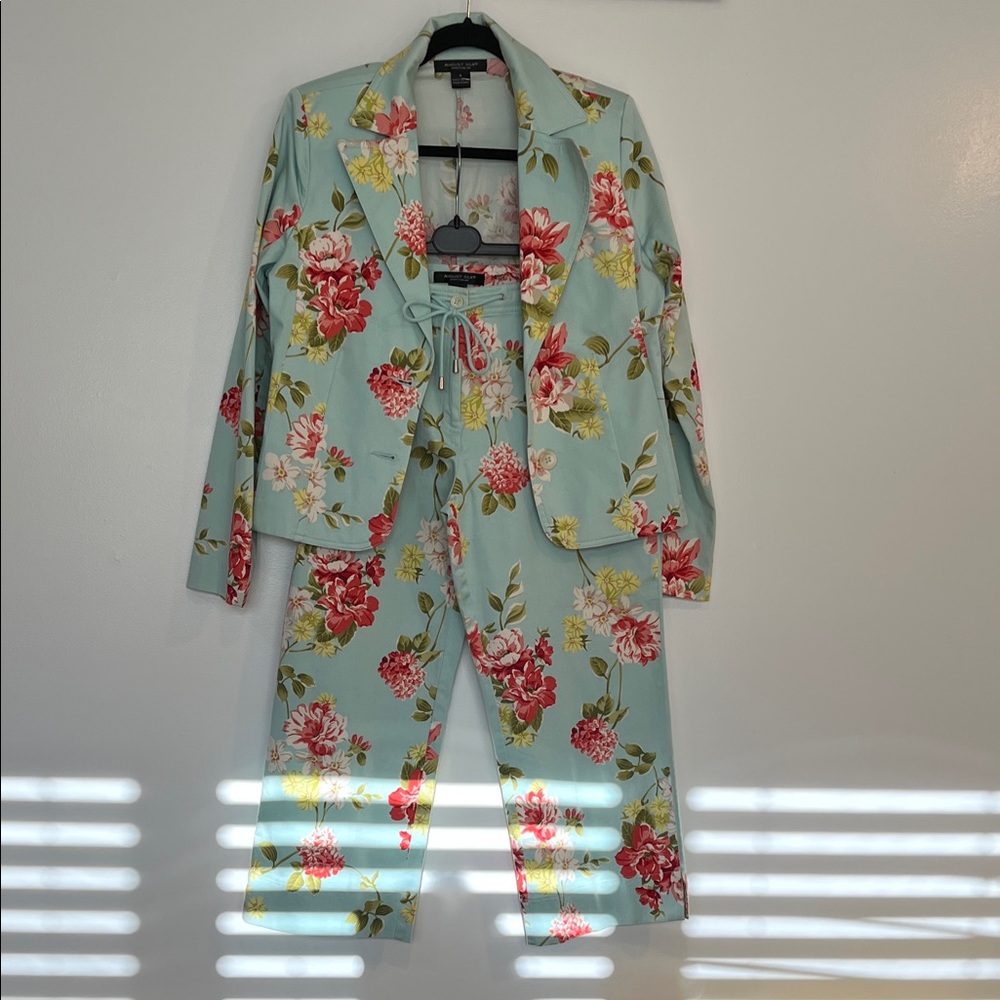 August silk Floral Blazer and Pants Set